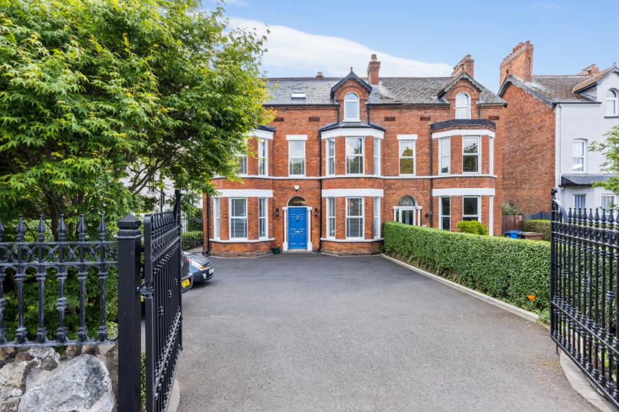 Laurento, 671 Antrim Road