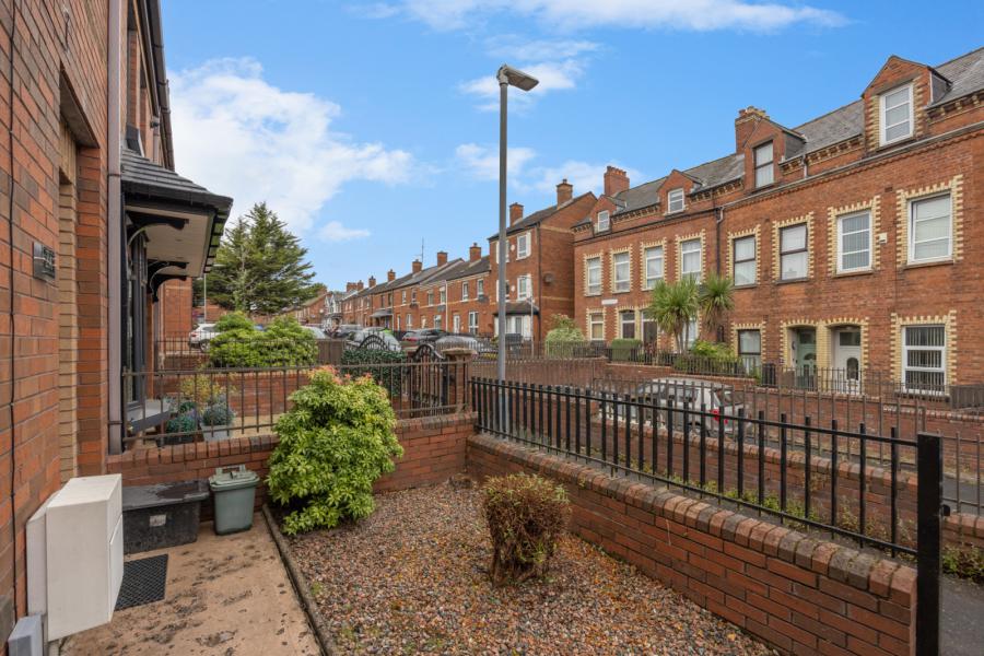 2a Vicinage Park