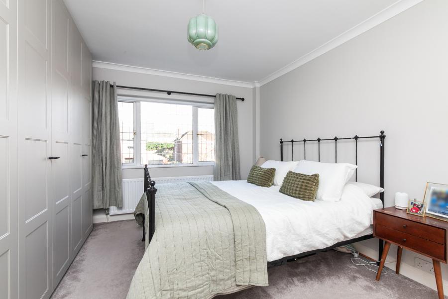 36 Strathmore Park North