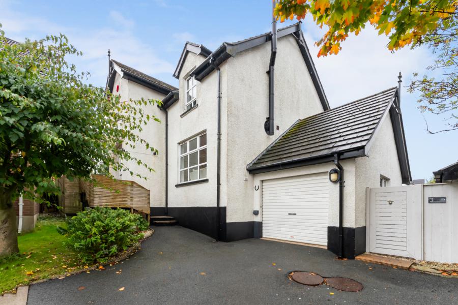 3 Brackens View