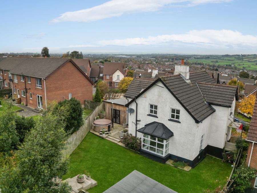 3 Brackens View 3 Brackens View
