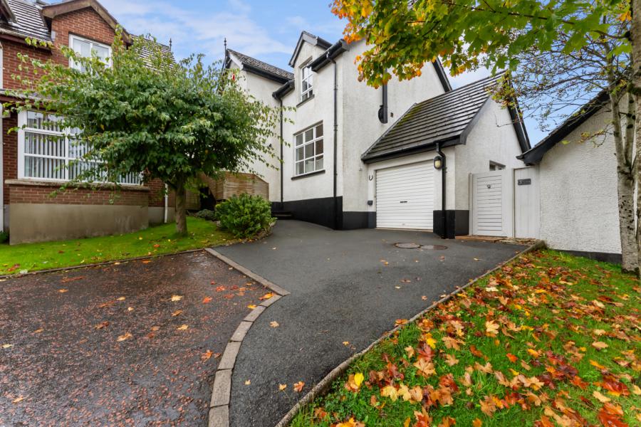 3 Brackens View