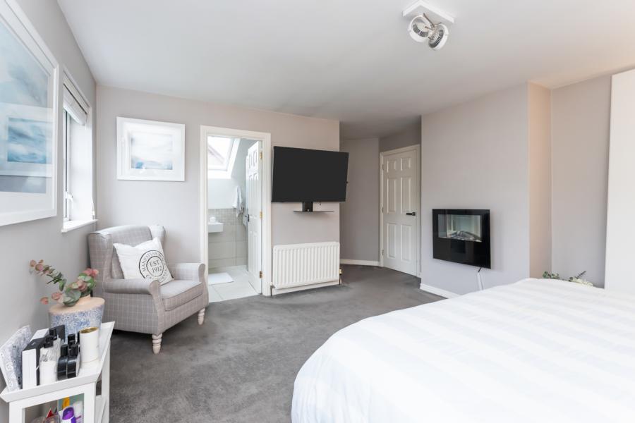 3 Brackens View