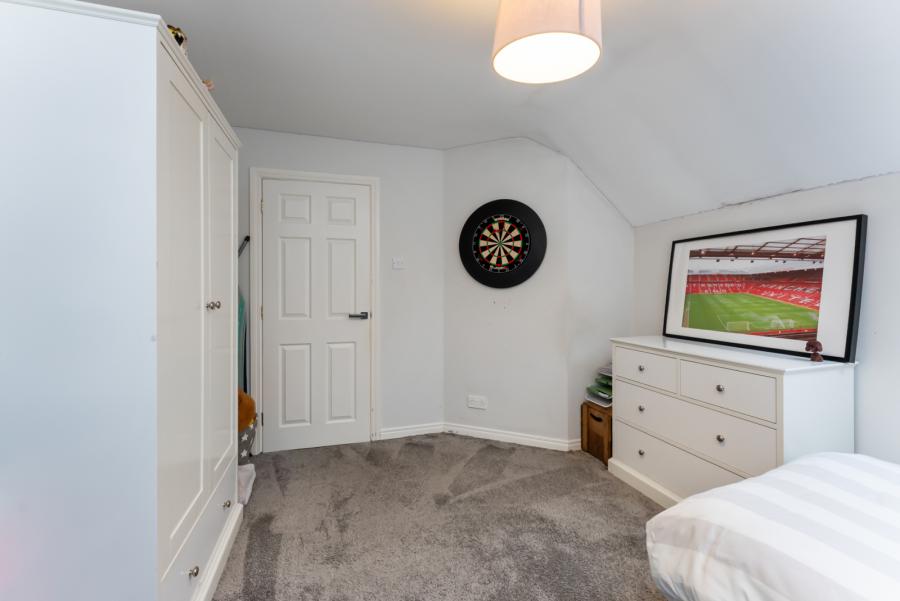 3 Brackens View