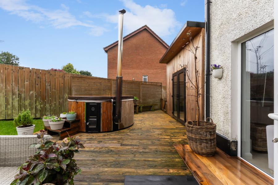 3 Brackens View