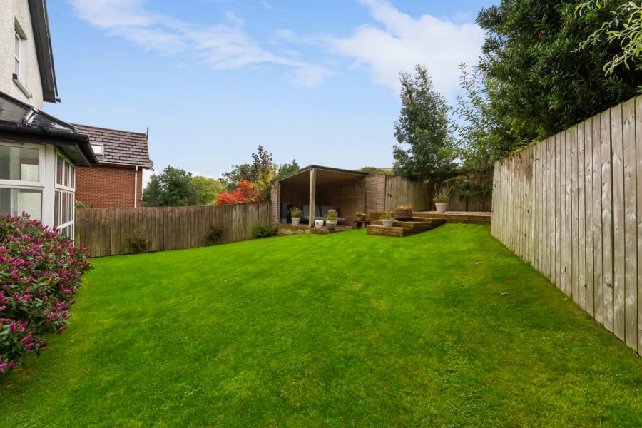 3 Brackens View