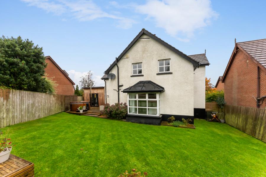 3 Brackens View