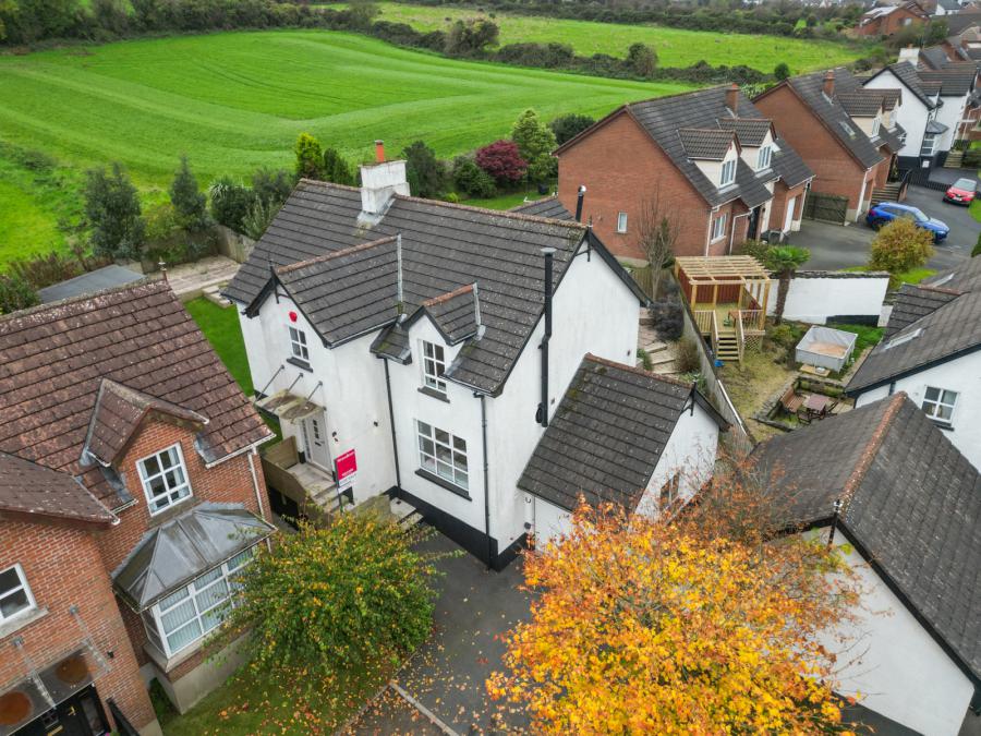 3 Brackens View