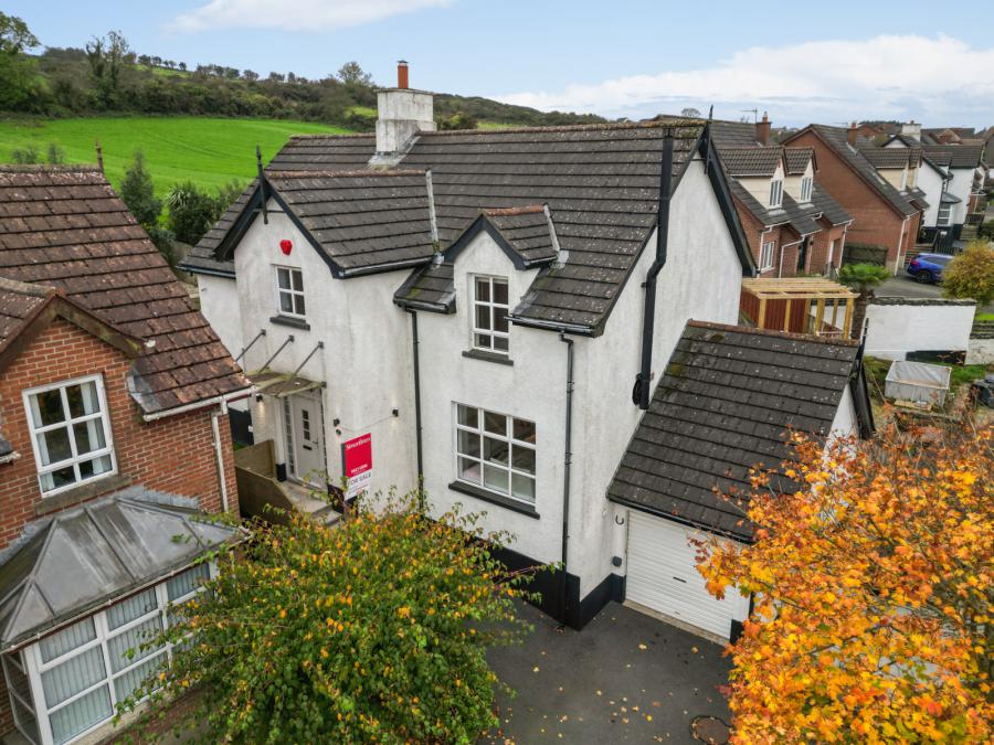 3 Brackens View