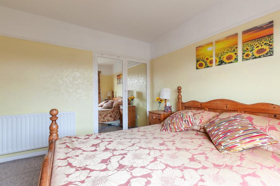 32 Sunningdale Park North