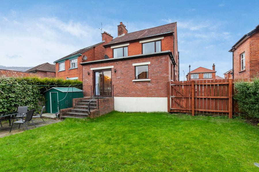 32 Sunningdale Park North