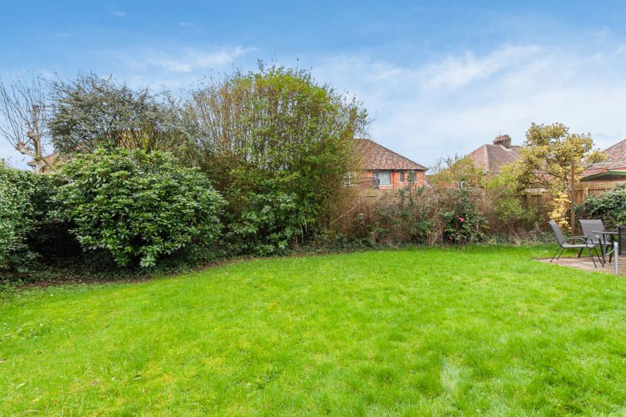 32 Sunningdale Park North