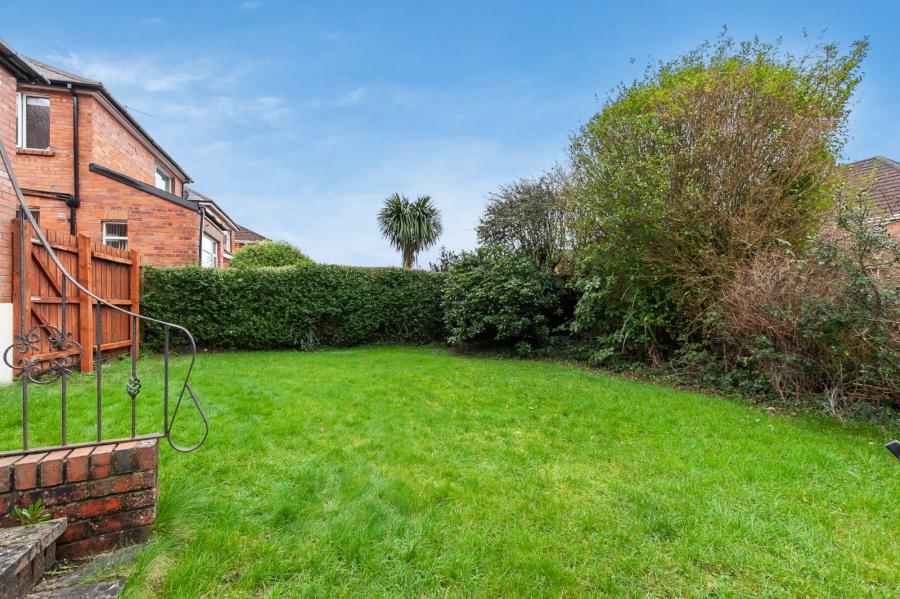 32 Sunningdale Park North