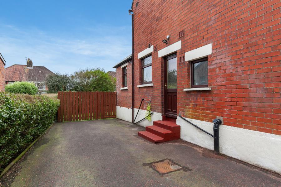 32 Sunningdale Park North