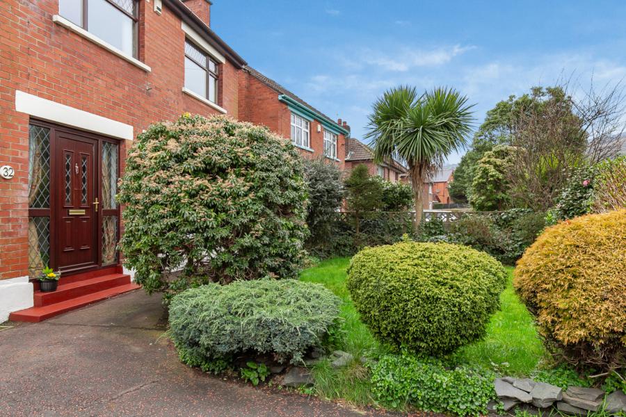 32 Sunningdale Park North