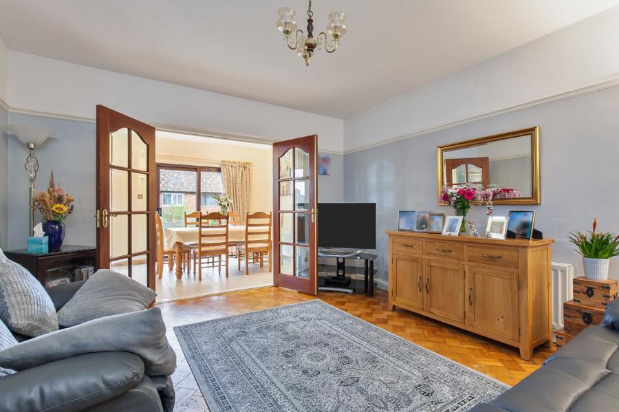 32 Sunningdale Park North