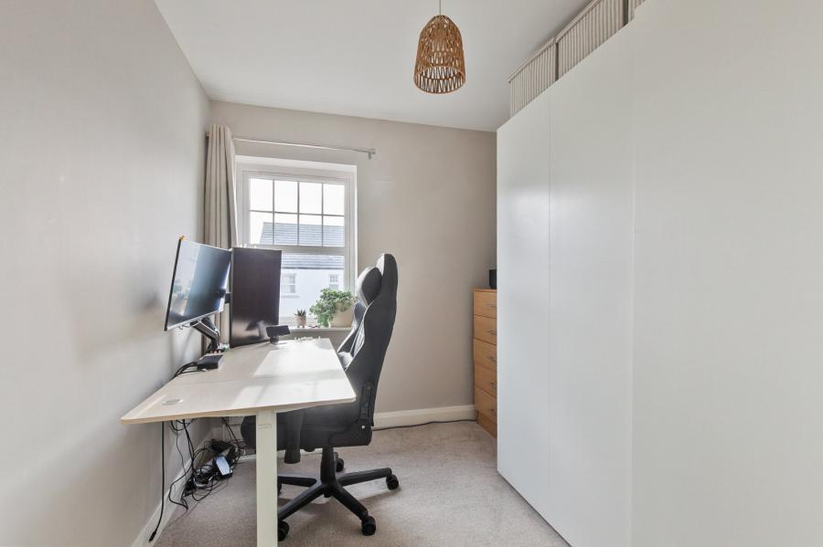 18 Ashbourne Manor Square