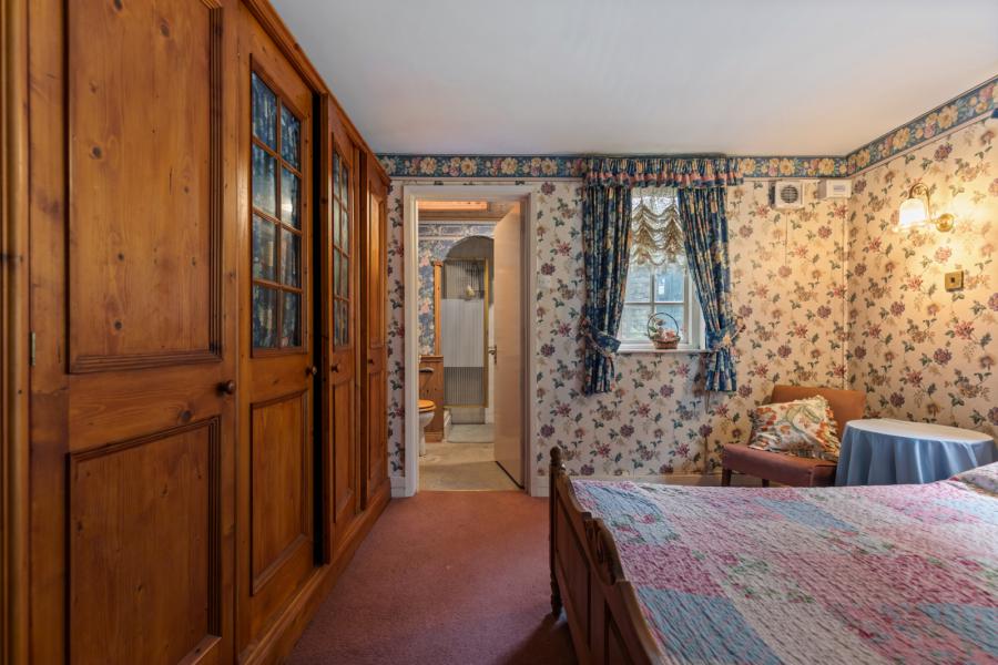 64 Old Manse Road