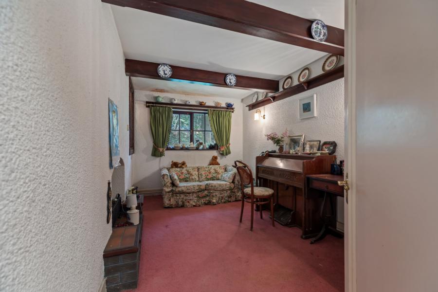 64 Old Manse Road