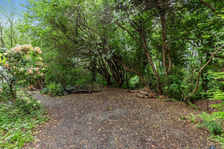 64 Old Manse Road