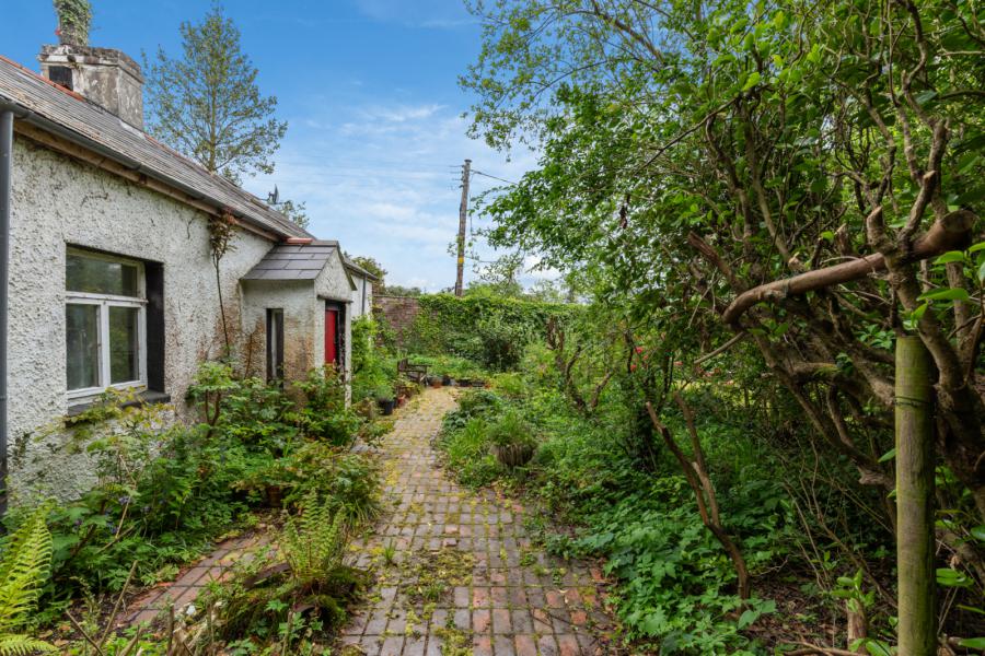 64 Old Manse Road