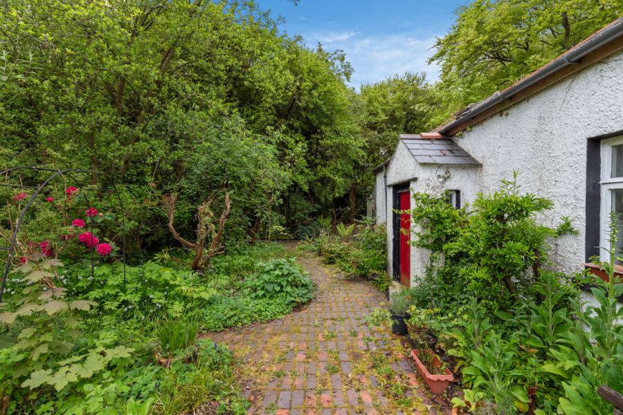64 Old Manse Road