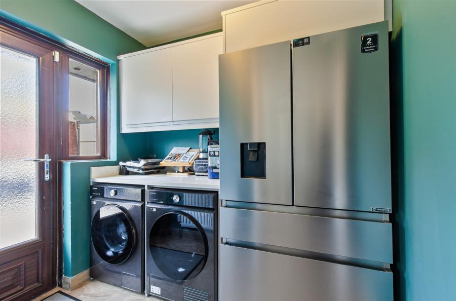 19 Lyndhurst Meadows