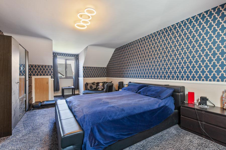 19 Lyndhurst Meadows