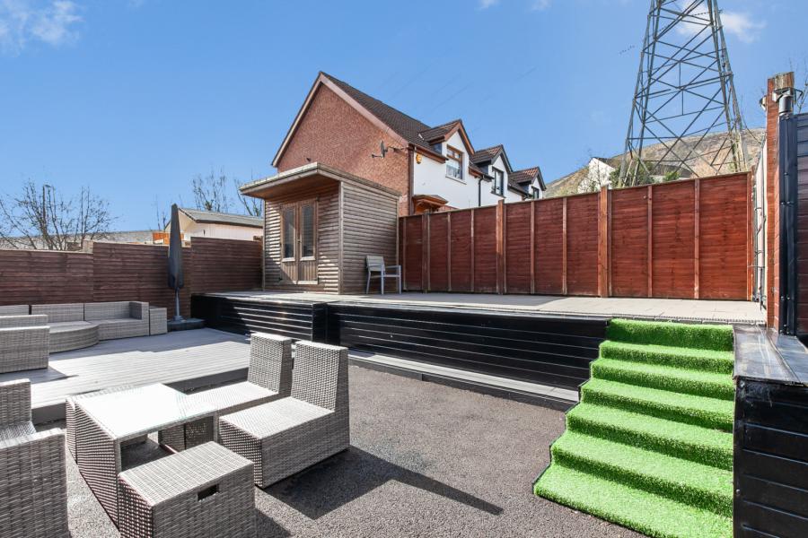 19 Lyndhurst Meadows