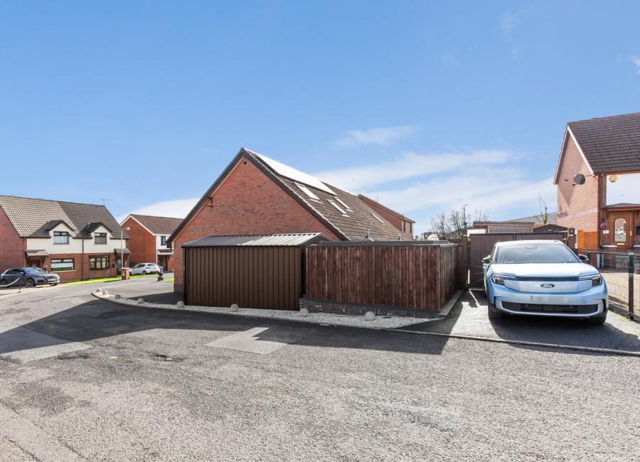 19 Lyndhurst Meadows