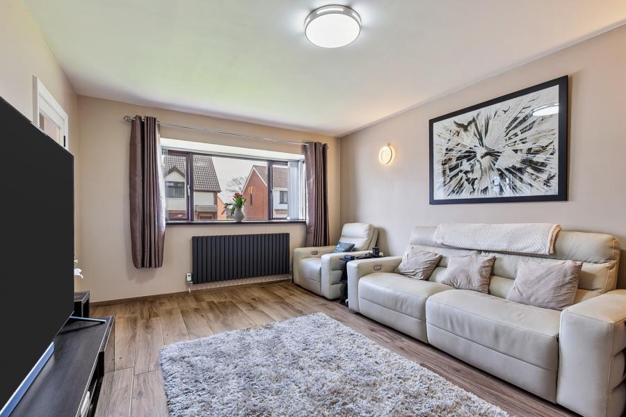 19 Lyndhurst Meadows