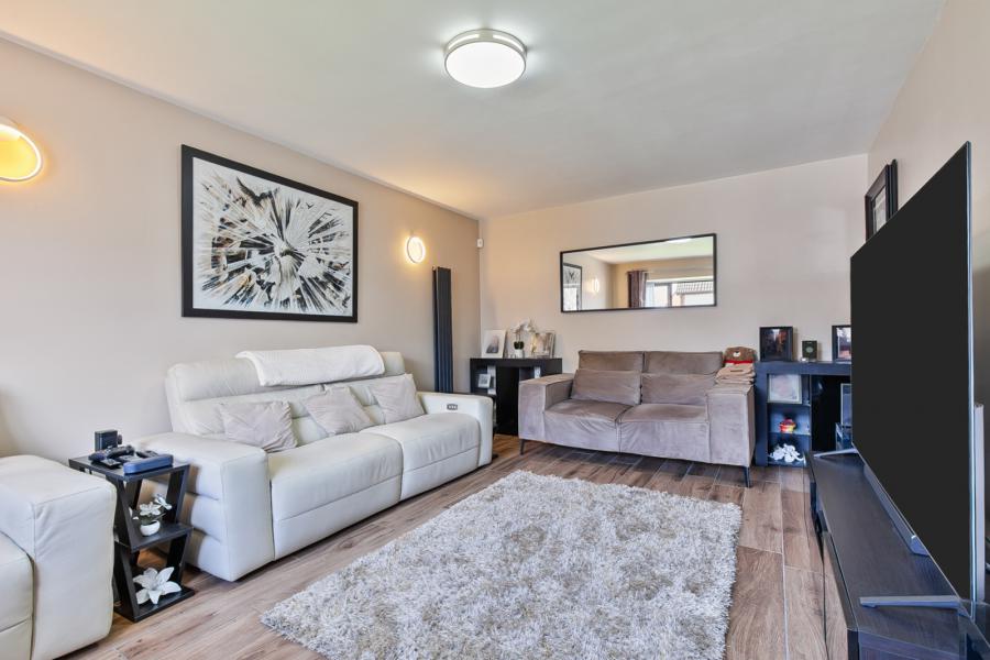 19 Lyndhurst Meadows