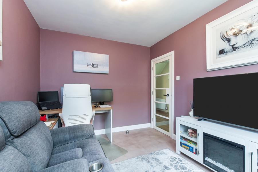 19 Lyndhurst Meadows