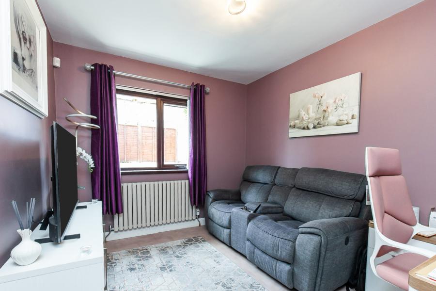 19 Lyndhurst Meadows