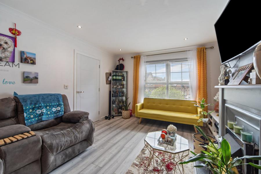15 Squires View