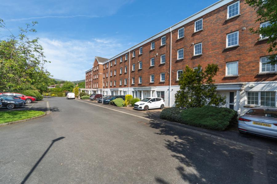 9 Fortwilliam Grange