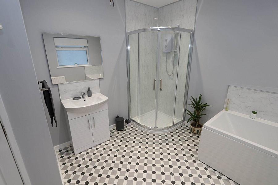 40 Ballinamullan Road