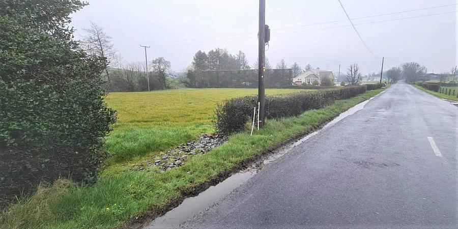 Land - Circa 1 Acre Field Gardiners Cross Road