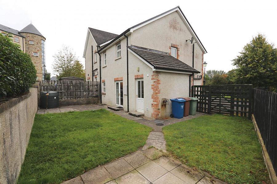 100 Silverhill Manor