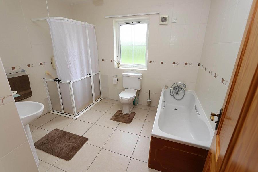 9.7 Acres Bungalow & Sheds Cooneen Road 9.7 Acres Bungalow & Sheds Cooneen Road