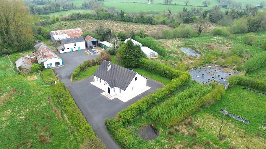 9.7 Acres Bungalow & Sheds Cooneen Road 9.7 Acres Bungalow & Sheds Cooneen Road