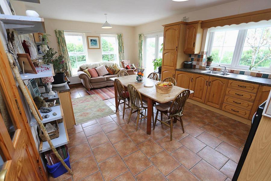 9.7 Acres Bungalow & Sheds Cooneen Road 9.7 Acres Bungalow & Sheds Cooneen Road