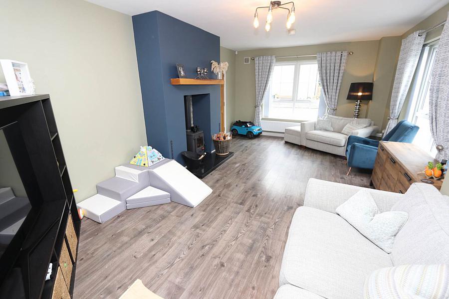 16 Lakebourne Lodge
