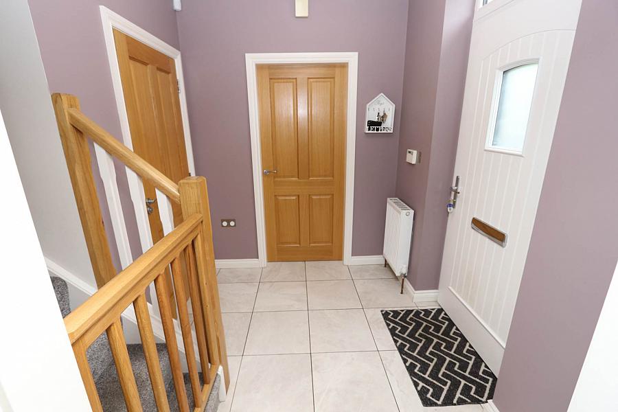 16 Lakebourne Lodge