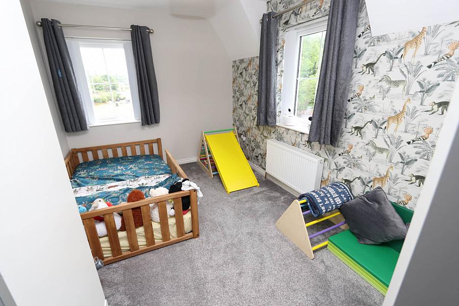 16 Lakebourne Lodge