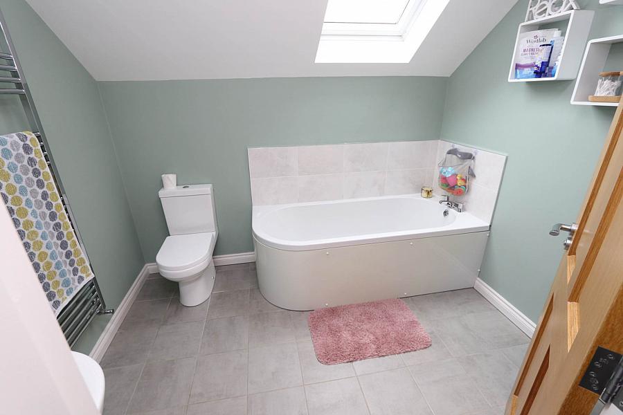 16 Lakebourne Lodge