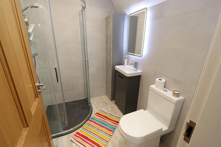 16 Lakebourne Lodge