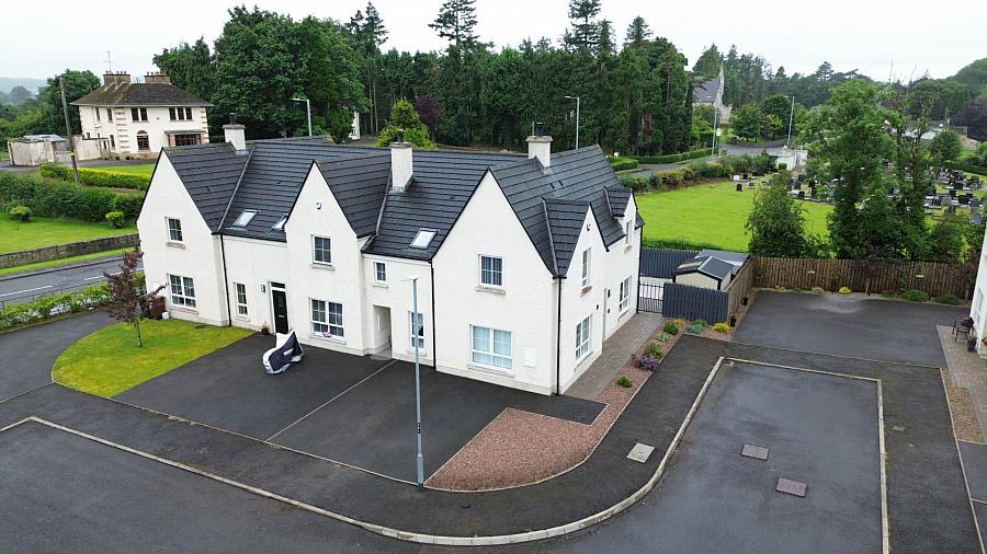 16 Lakebourne Lodge
