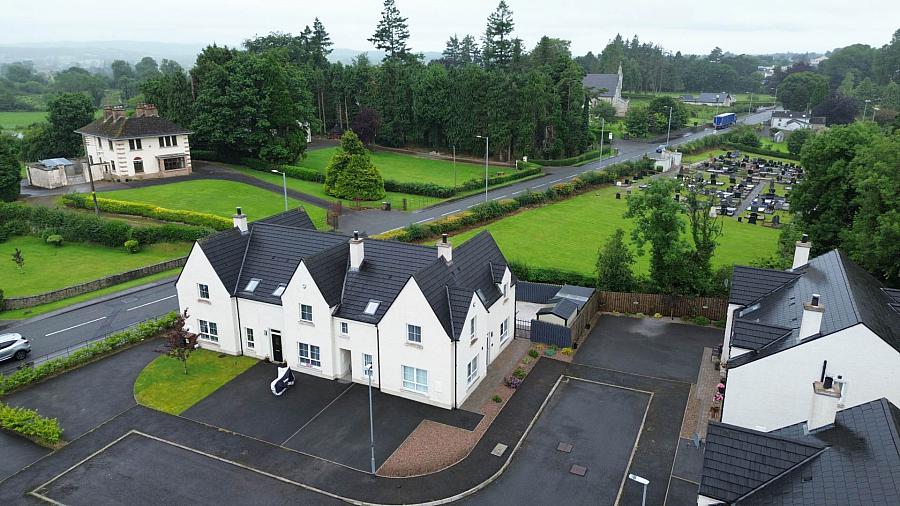 16 Lakebourne Lodge