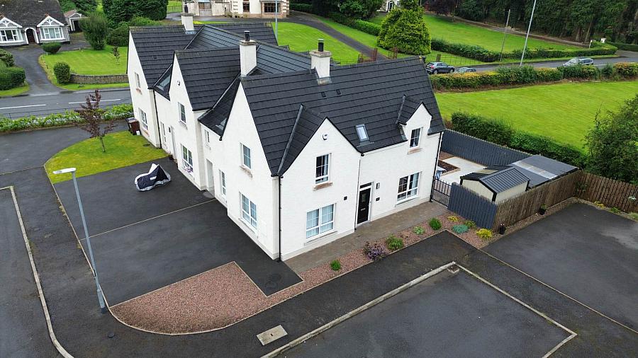 16 Lakebourne Lodge
